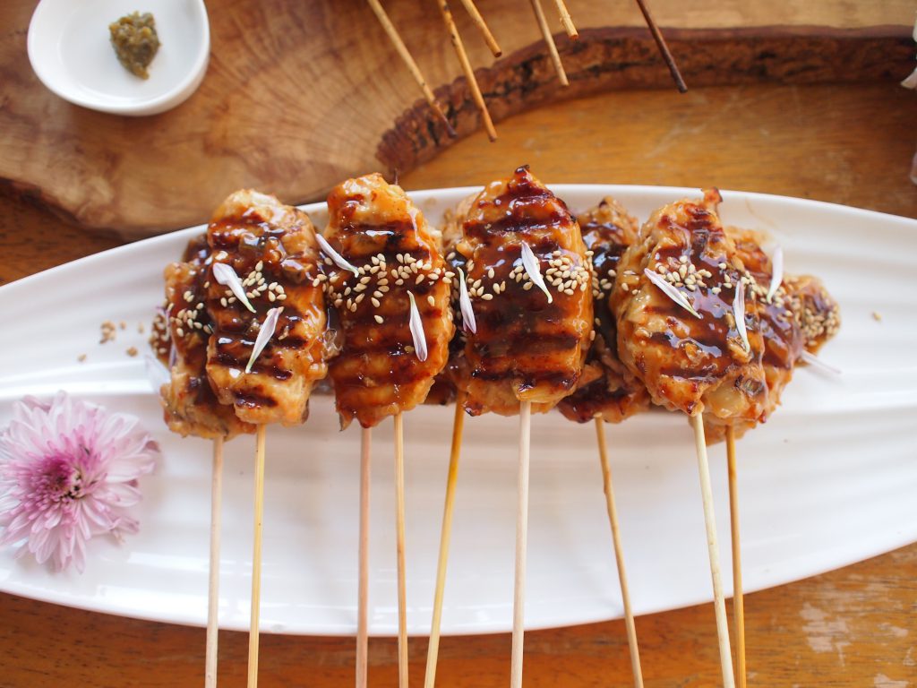 Tsukune de Queijo e Tomate (Almôndegas Yakitori)